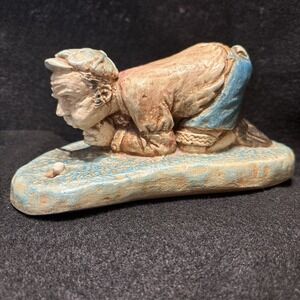 Vtg Chalkware Golfer Blowing on Ball Figurine Hand Painted Golf Funny Sports‎